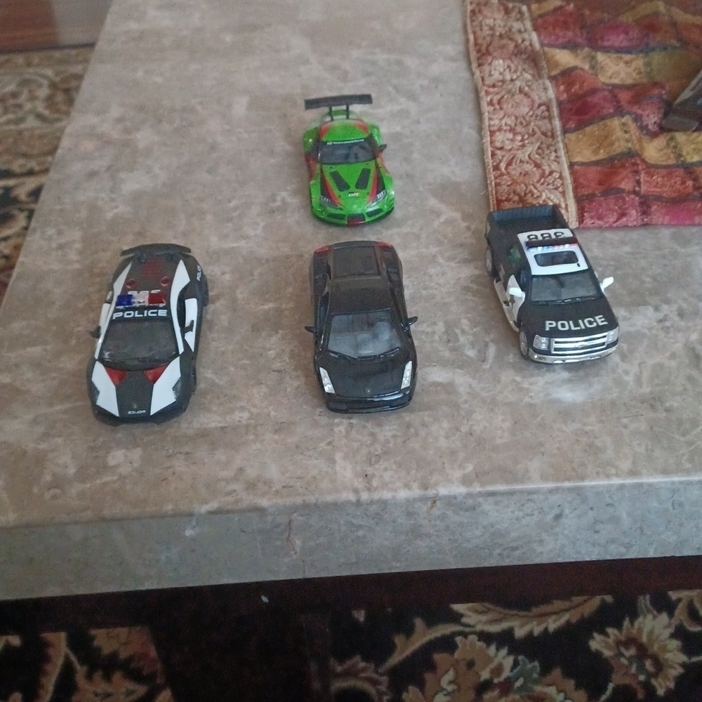 - - Bundle of 4 kidds 🚗